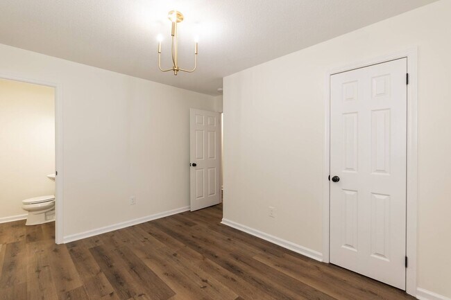 Building Photo - Three Bedroom Home!