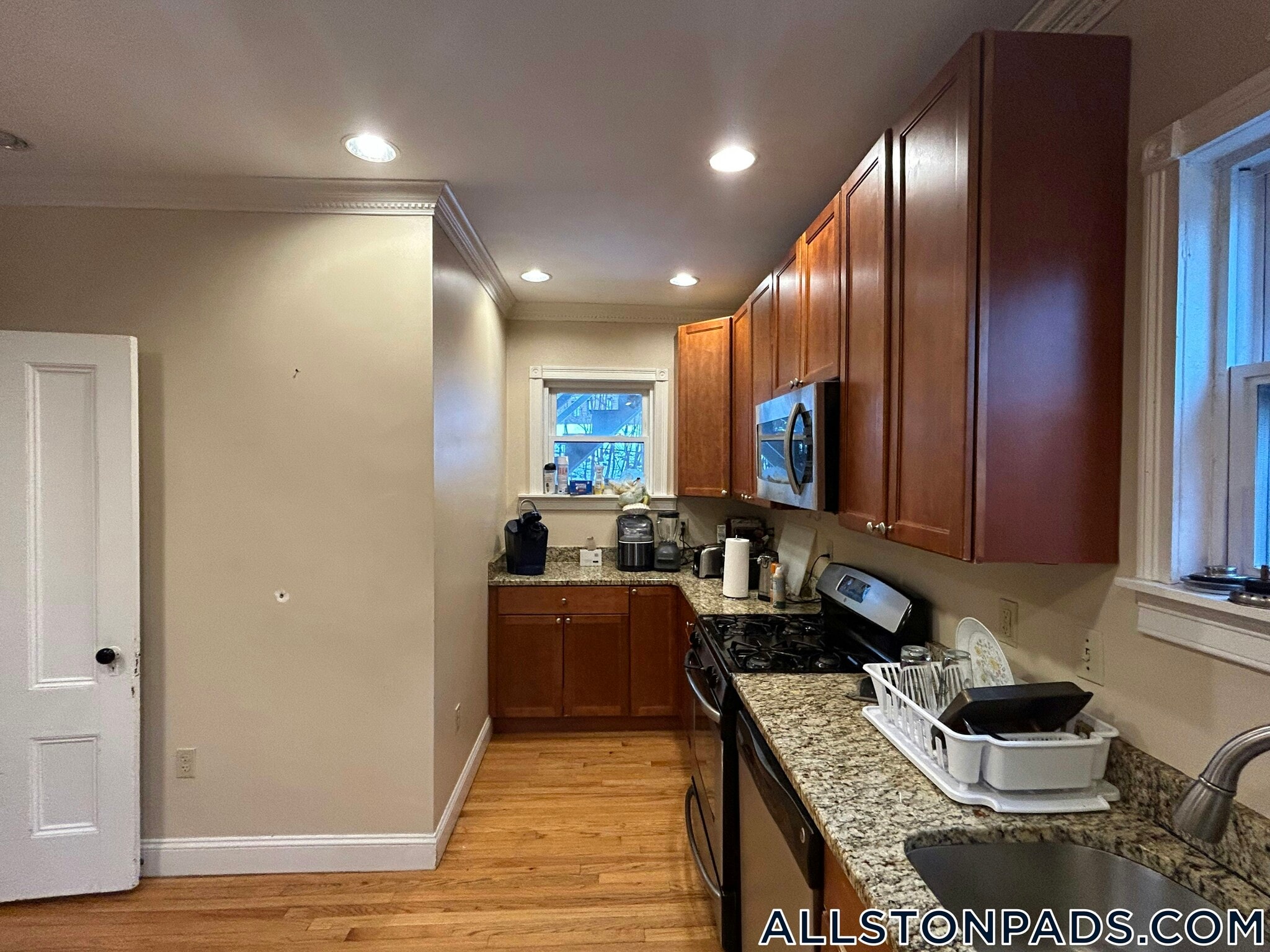 Building Photo - 4 Barstow St