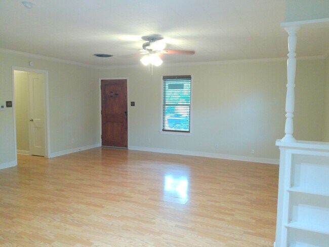 Building Photo - 4026 Brentwood Dr