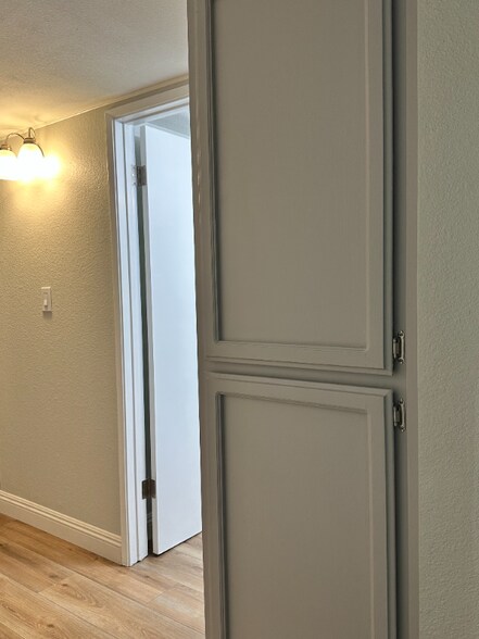 Building Photo - 2600 Brookside Dr