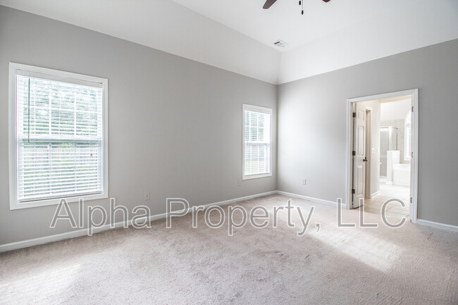 Building Photo - 515 Adeline Ct