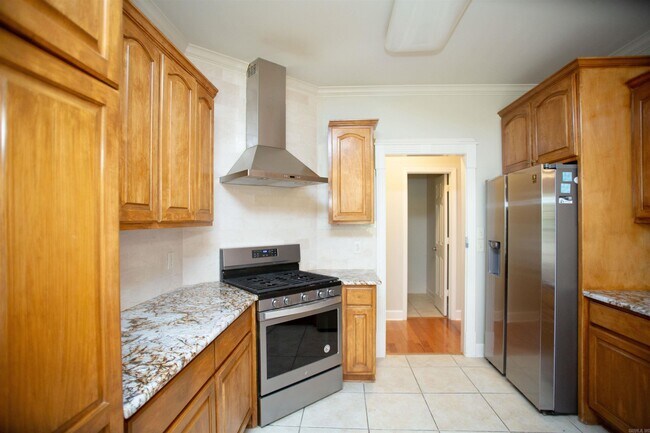 Building Photo - 15418 Hartford St