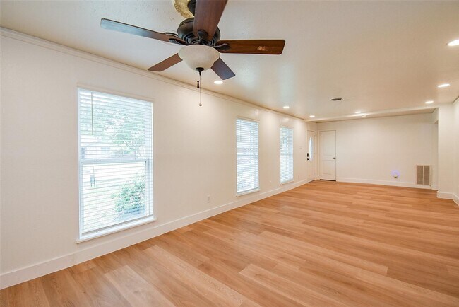 Building Photo - 4947 Cheena Dr