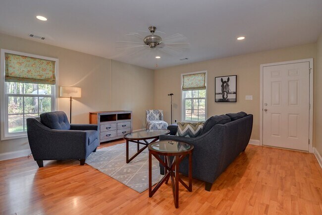 Building Photo - 261 4 Oaks Rd