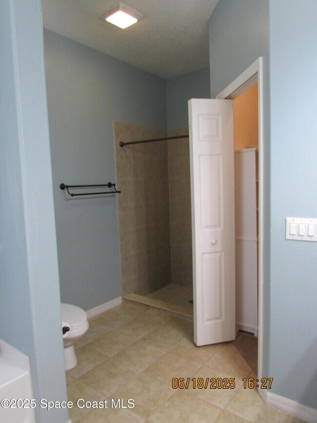 Building Photo - 1708 Maeve Cir