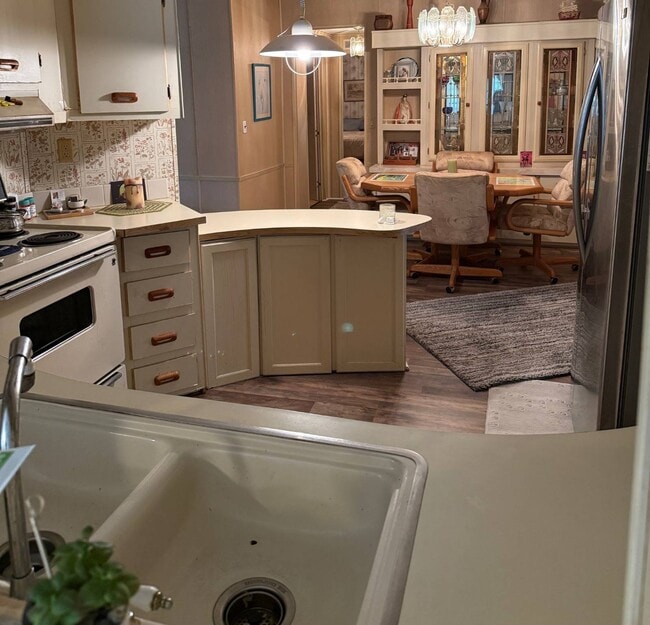 Building Photo - 128 Needle Palm Ln