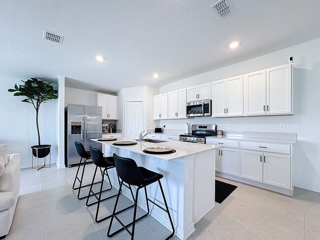 Building Photo - 5023 Barnet Dr