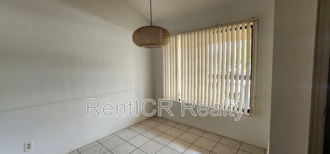 Building Photo - 1801 E Lake Rd S