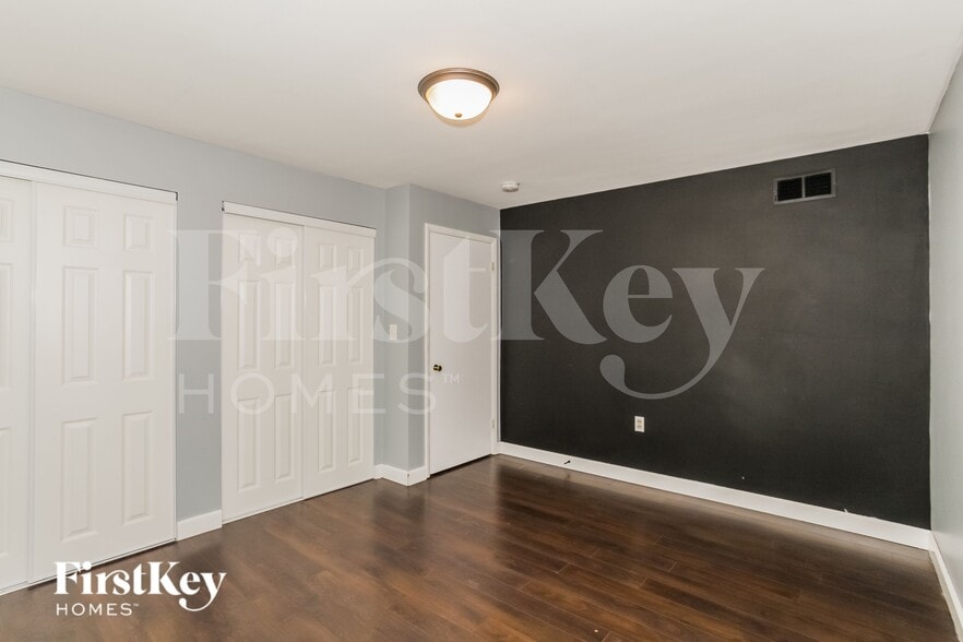 Building Photo - 280 Genoma Dr