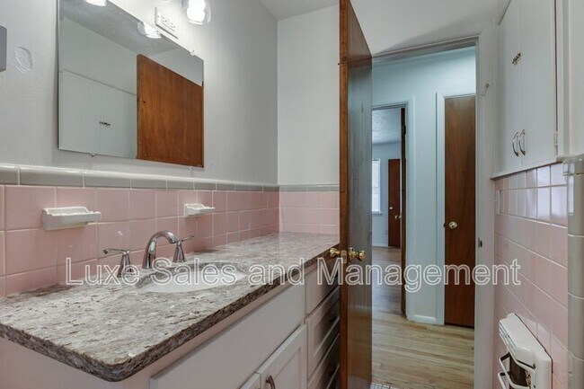 Building Photo - 3516 Mt Pleasant Dr
