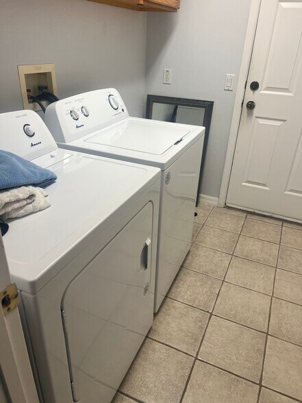 Building Photo - 2305 Jessica Ln