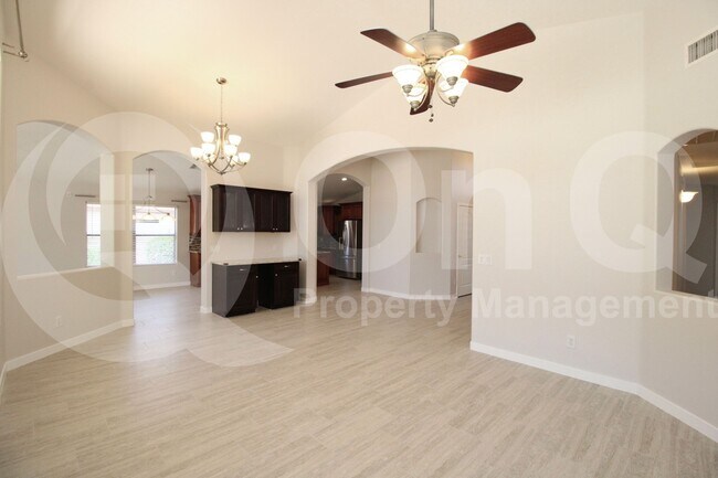 Building Photo - 22633 N Hance Blvd