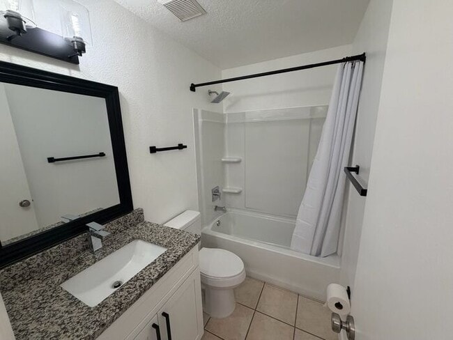 Building Photo - Beautiful 2/2 Condo In Hunter's Reserve! Near UCF!