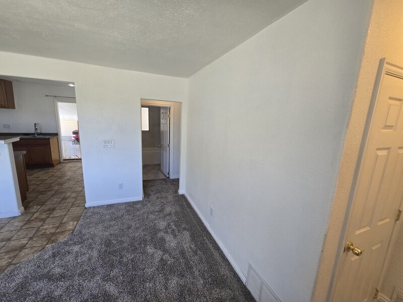 Building Photo - 509 W 200 S