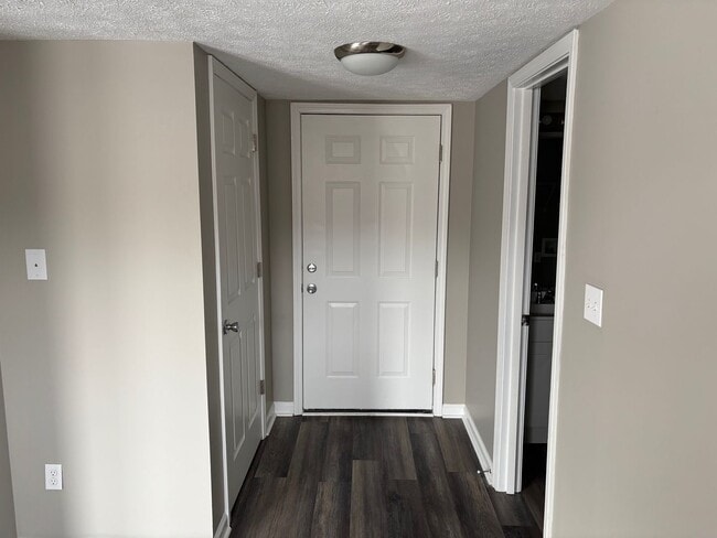 Building Photo - 804 Barry Ct