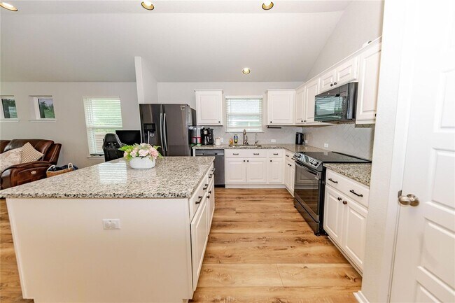 Building Photo - 303 Schuylerville Dr