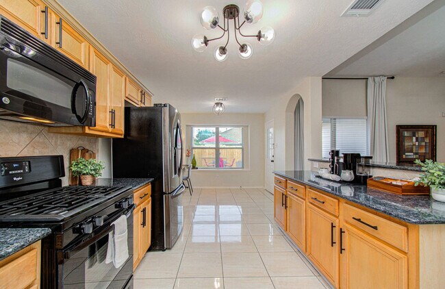 Building Photo - 7211 Crescent Mills Dr