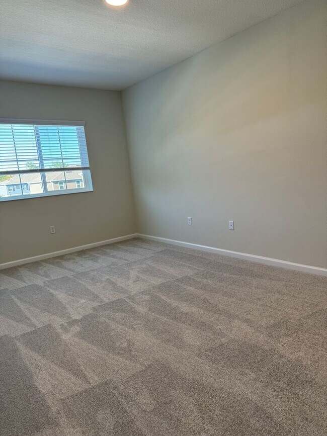 Building Photo - GATED 3 BEDROOM, 2.5 BATHROOM IN OVIEDO