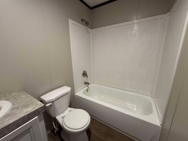 Building Photo - 114 Shady Grove Dr