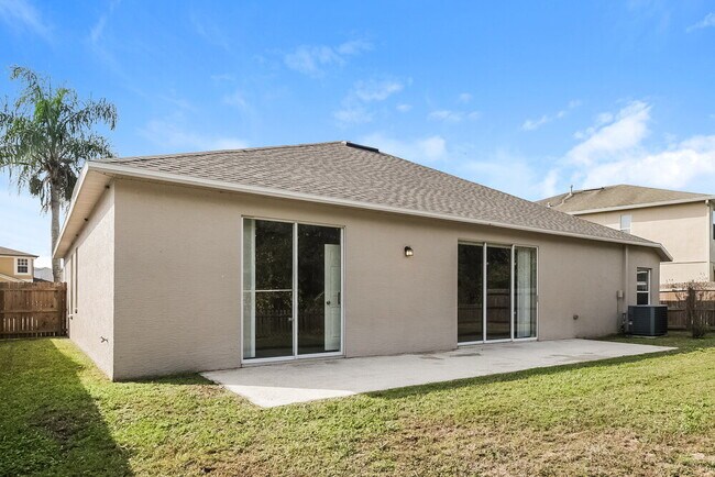 Building Photo - 10445 Meadow Spring Dr