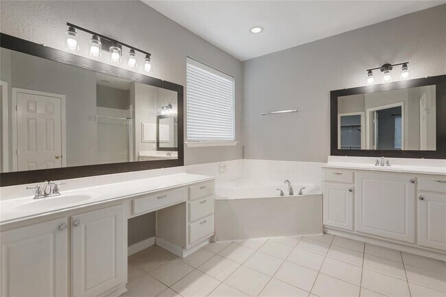 Building Photo - 3711 Hill Family Ln