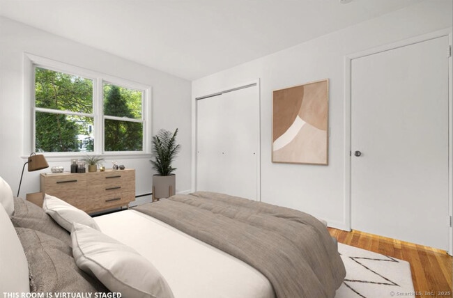 Building Photo - 412 Main St