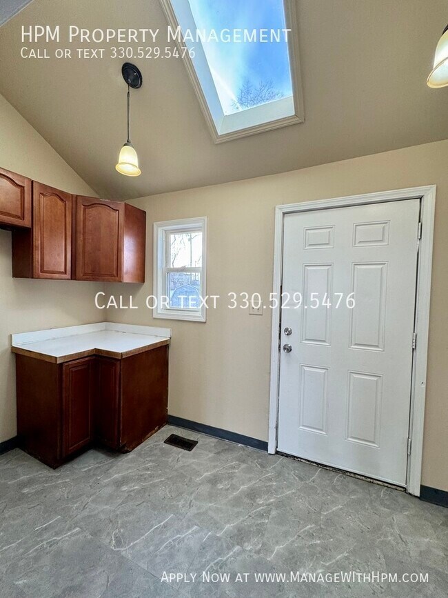 Building Photo - 641 Garfield Ave SW