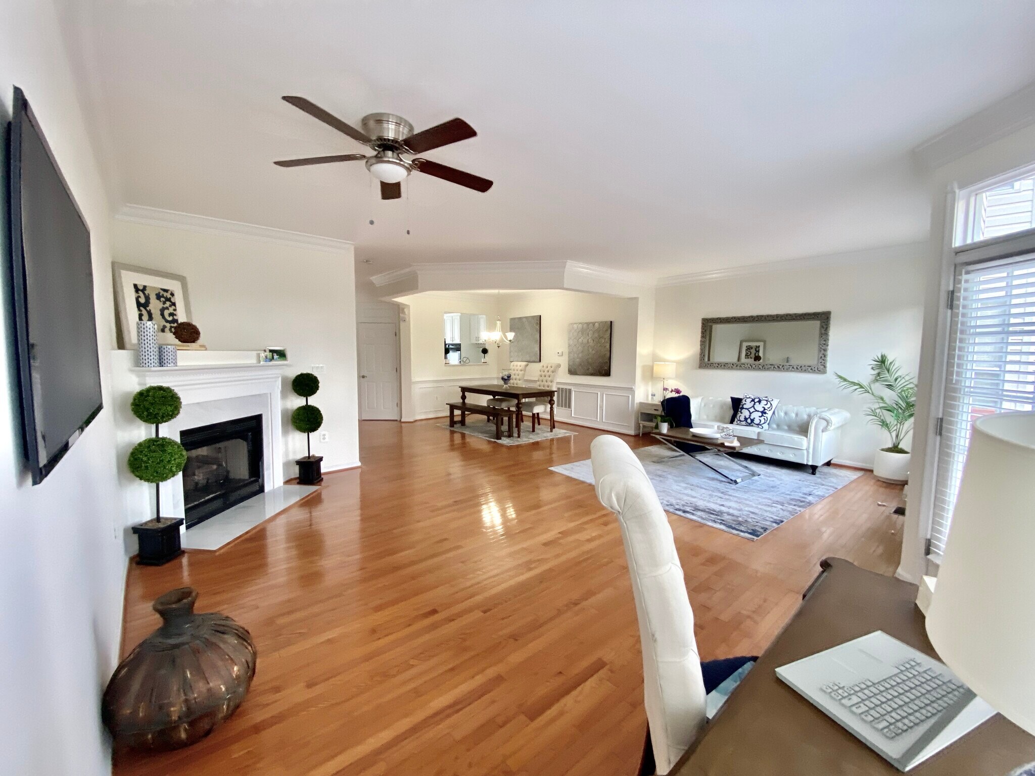 Hardwoods! - 810 Revelstore Ter NE