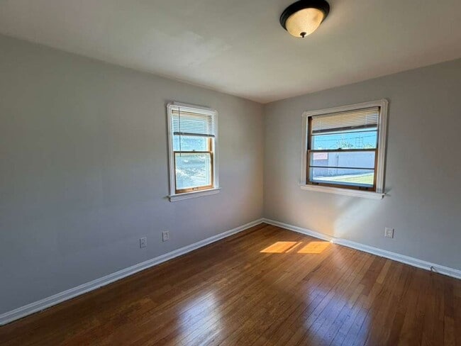 Building Photo - 1482 Dille Rd