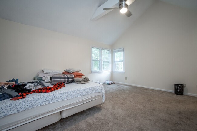 Building Photo - 115 Winterberry Dr