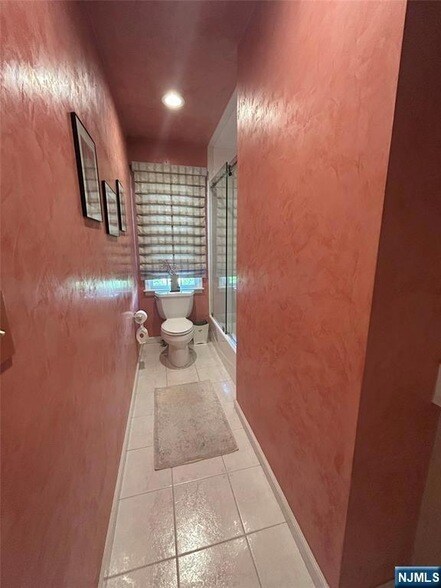 Building Photo - 302 Grand Ridge Dr