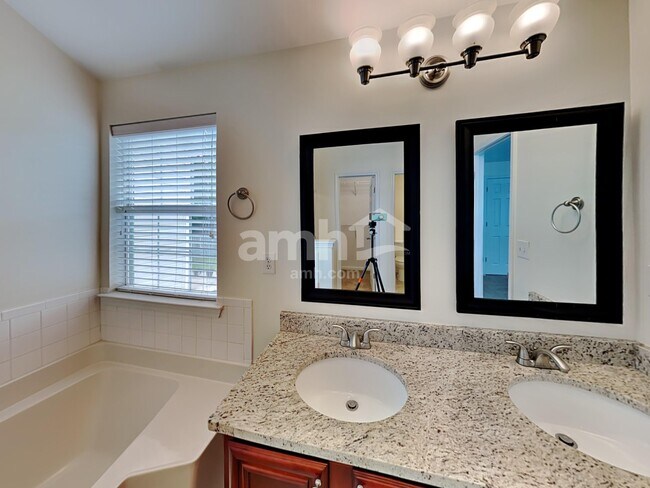 Building Photo - 342 Hidden Creek Ln