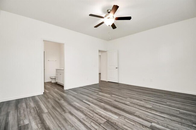 Building Photo - 7807 Royalwood Dr