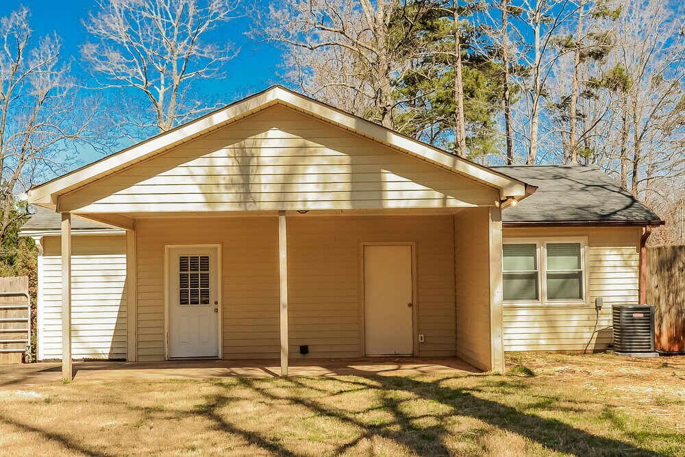 Building Photo - 3325 Shady Cove Rd