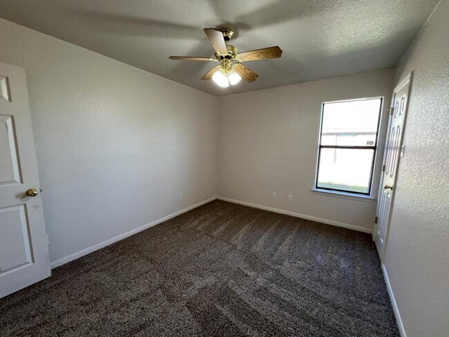 Building Photo - 3706 Dustin Ct