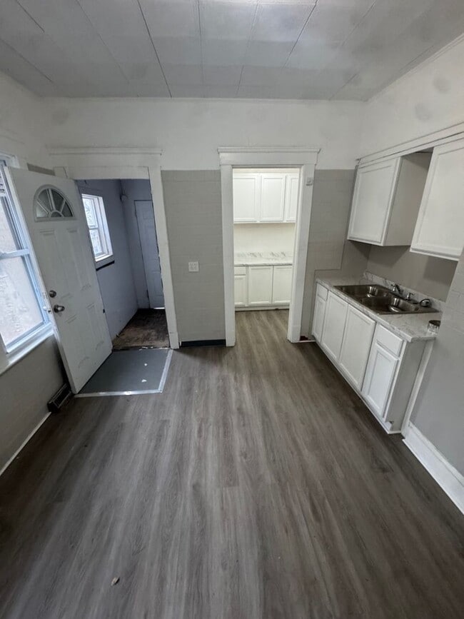 Building Photo - 4 Bedroom Home for Rent in Glenville – Cleveland