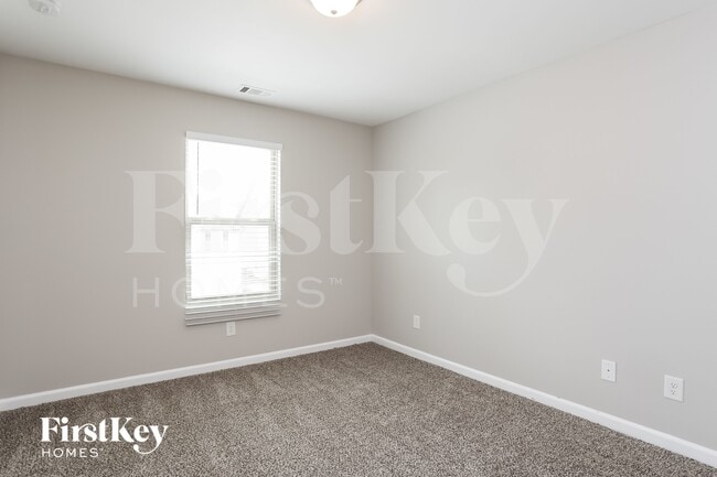 Building Photo - 4186 Woodland Park Dr SW