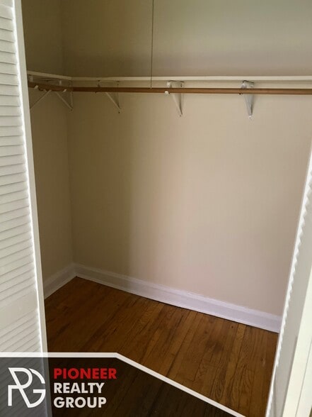 Building Photo - 2867 N Clark St