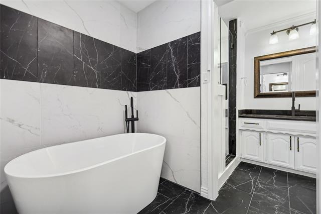 Building Photo - 6300 Topaz Way