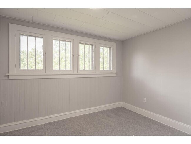 Building Photo - 4020 Emerson Ave N