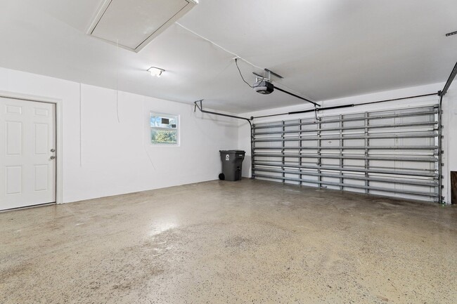 Building Photo - 18799 Rio Vista Dr