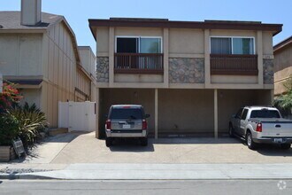 Building Photo - 1 bedroom Condo steps from the beach