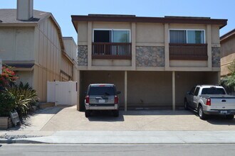 Building Photo - 1 bedroom Condo steps from the beach