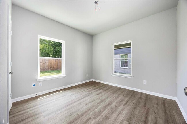 Building Photo - 8215 Lawler St