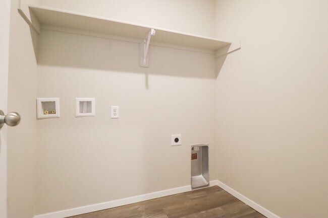 Building Photo - Stunning New Construction Home 4 Bed 2 Bath in Bixby!