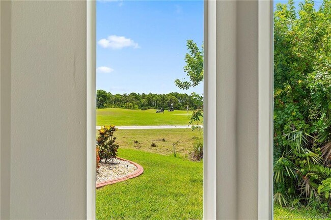 Building Photo - 1327 NW Mossy Oak Way
