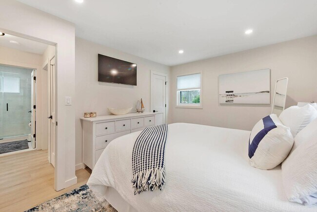 Building Photo - 104 W Tiana Rd