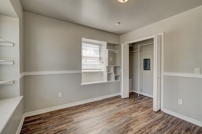 Building Photo - Nice 4 Bed 1.5 Baths Located near Tinker Diagonal