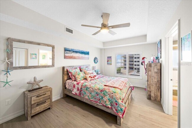 Building Photo - 1025 Jimmy Buffett Mem Hwy