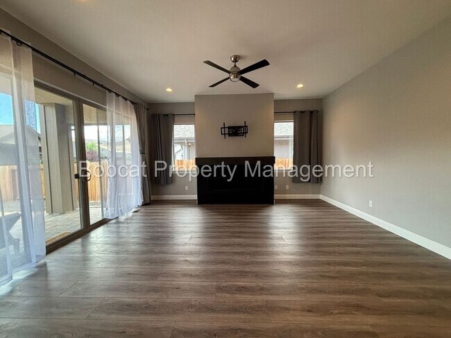Building Photo - 3108 Cambria Lp